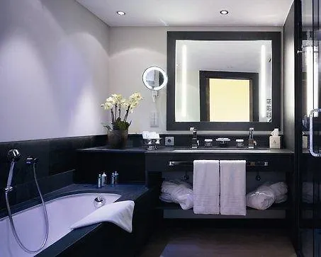 Interalpen-hotel Tyrol Отель Тельфс