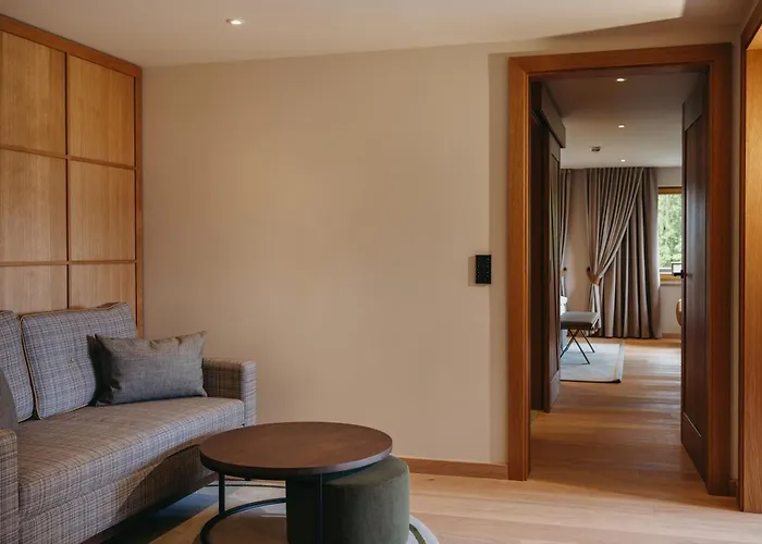 Interalpen-hotel Tyrol Отель Тельфс